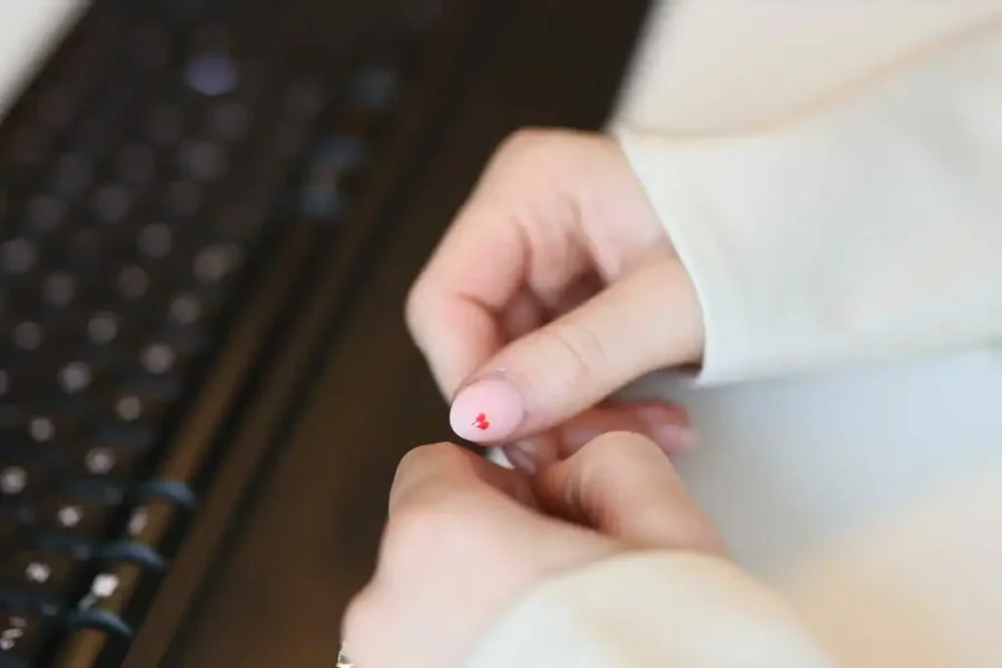 Business intelligence partner sitter vid en dator